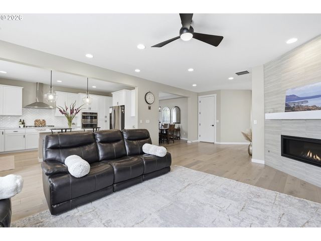 6682 Sw BRISBAND St, Wilsonville, OR 97070