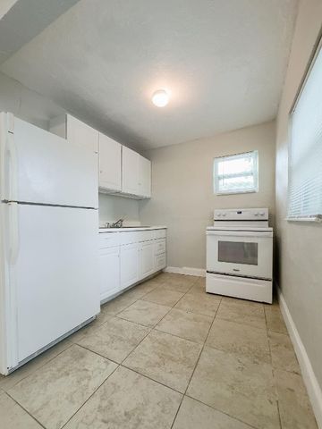 1230 NE 2nd, Fort Lauderdale, FL 33304