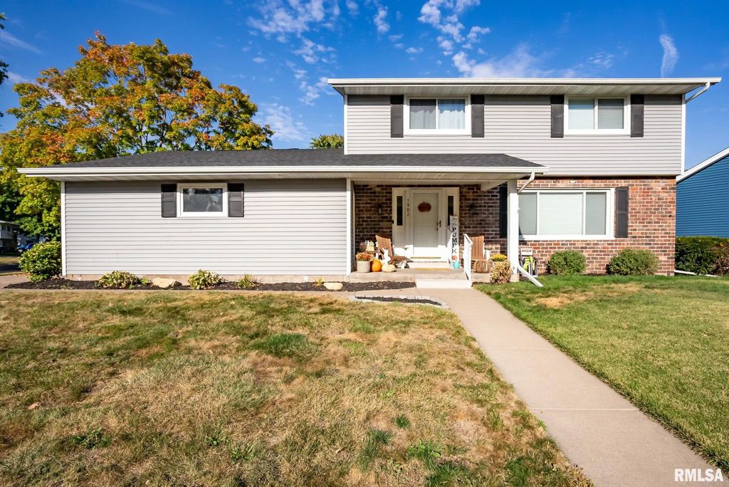 1902 PARKWAY Drive, Bettendorf, IA 52722