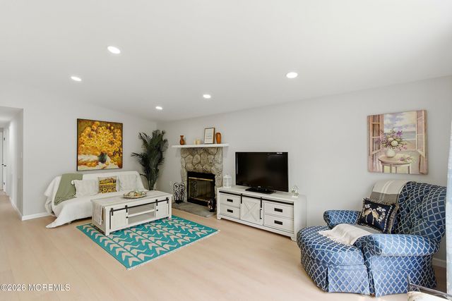 27 Brookview Lane, Manalapan, NJ 07726
