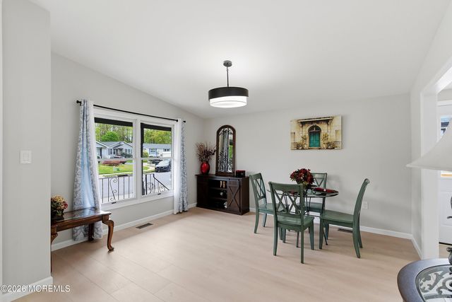 27 Brookview Lane, Manalapan, NJ 07726
