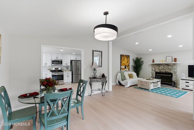 27 Brookview Lane, Manalapan, NJ 07726