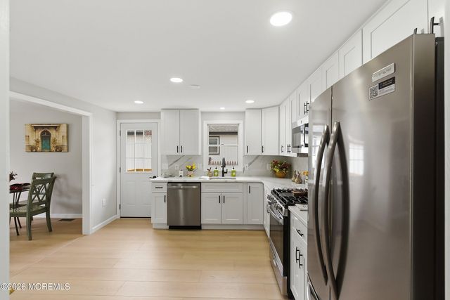 27 Brookview Lane, Manalapan, NJ 07726