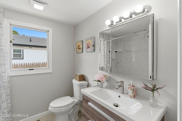 27 Brookview Lane, Manalapan, NJ 07726