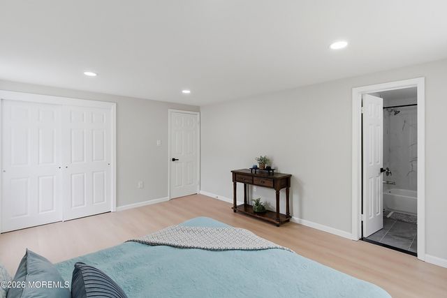 27 Brookview Lane, Manalapan, NJ 07726