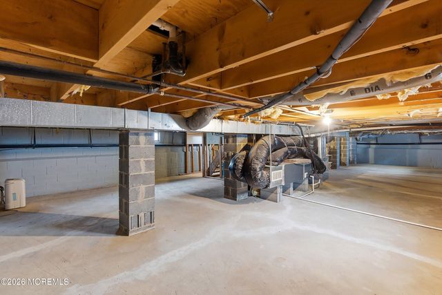 27 Brookview Lane, Manalapan, NJ 07726