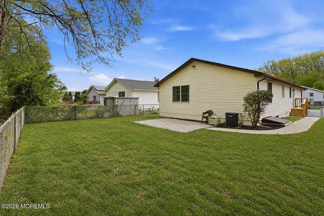 27 Brookview Lane, Manalapan, NJ 07726