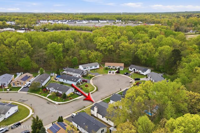 27 Brookview Lane, Manalapan, NJ 07726