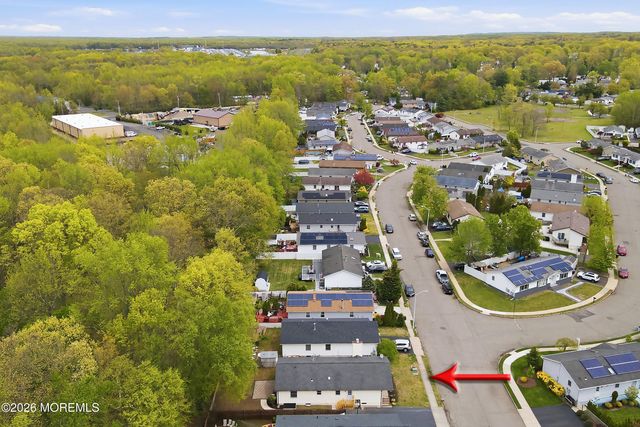 27 Brookview Lane, Manalapan, NJ 07726