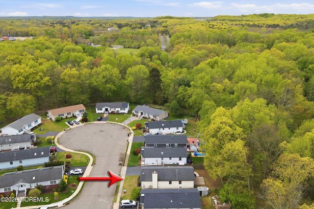 27 Brookview Lane, Manalapan, NJ 07726