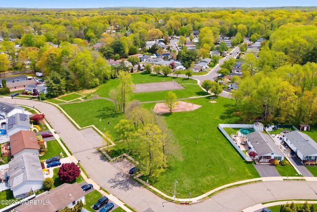 27 Brookview Lane, Manalapan, NJ 07726