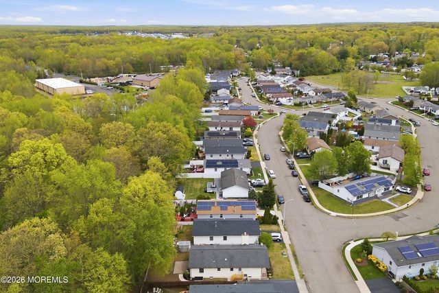 27 Brookview Lane, Manalapan, NJ 07726