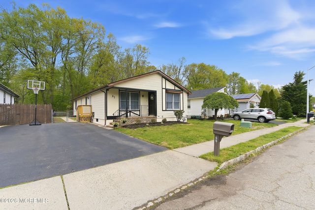 27 Brookview Lane, Manalapan, NJ 07726
