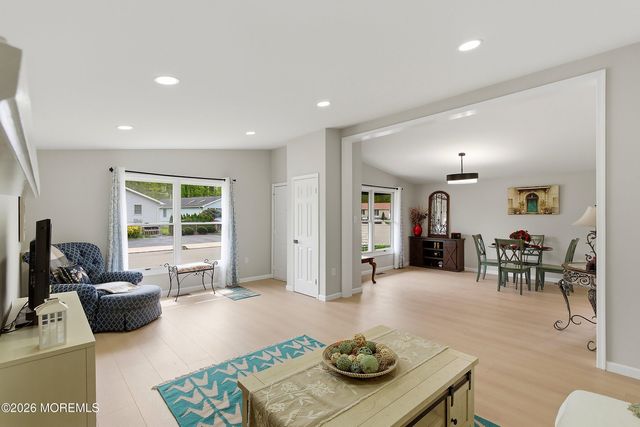 27 Brookview Lane, Manalapan, NJ 07726