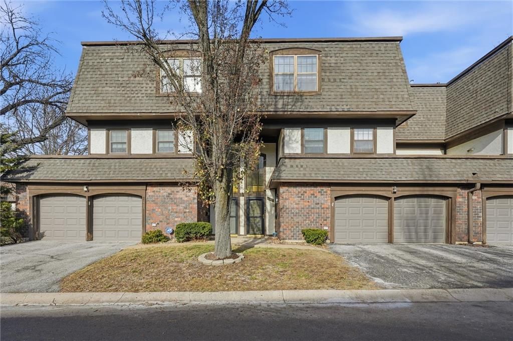 10203 Cedarbrooke Lane, Kansas City, MO 64131