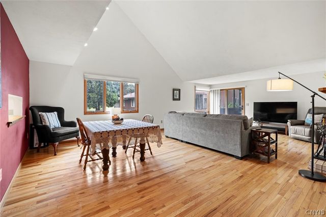202 Weatheridge Drive, Camillus, NY 13031