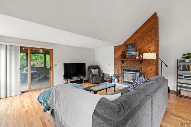 202 Weatheridge Drive, Camillus, NY 13031