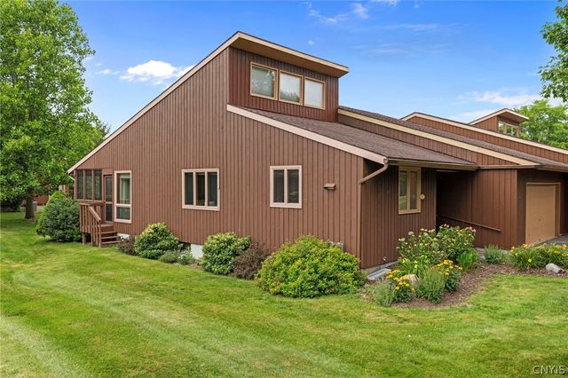 202 Weatheridge Drive, Camillus, NY 13031