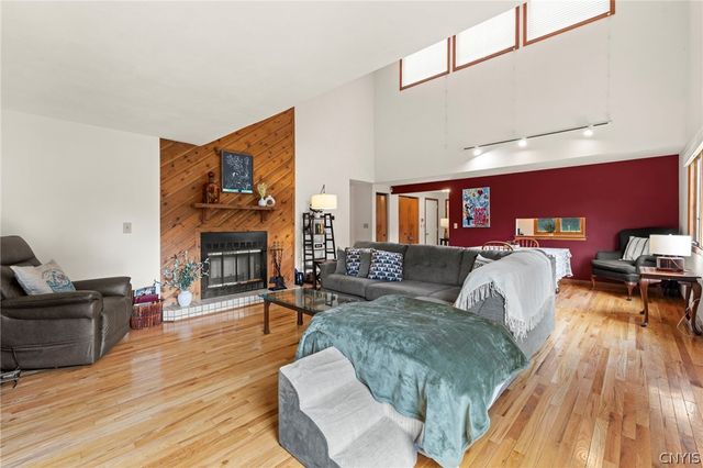 202 Weatheridge Drive, Camillus, NY 13031