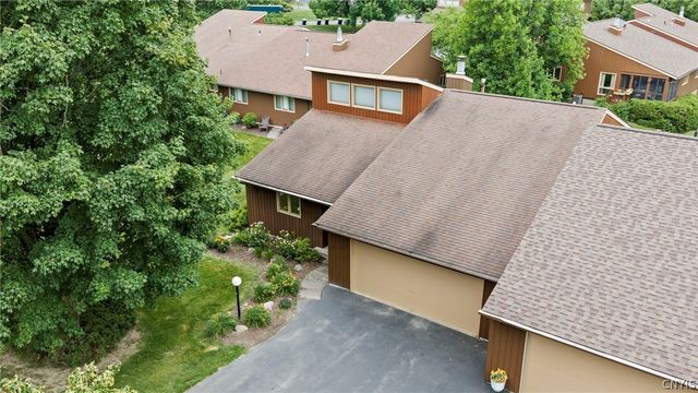 202 Weatheridge Drive, Camillus, NY 13031