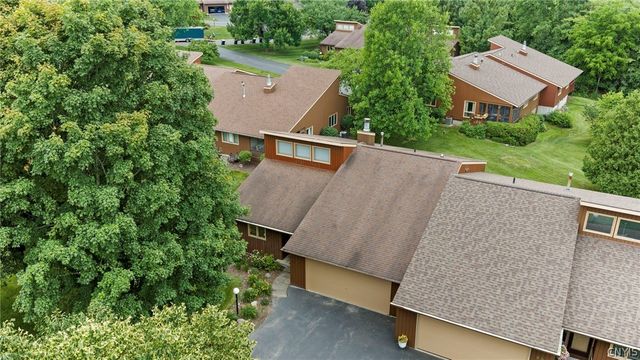 202 Weatheridge Drive, Camillus, NY 13031