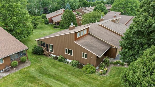 202 Weatheridge Drive, Camillus, NY 13031