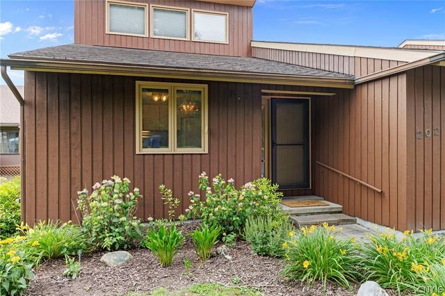202 Weatheridge Drive, Camillus, NY 13031