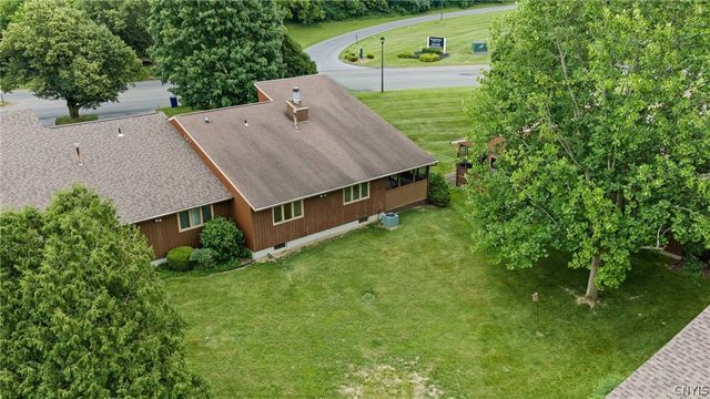 202 Weatheridge Drive, Camillus, NY 13031
