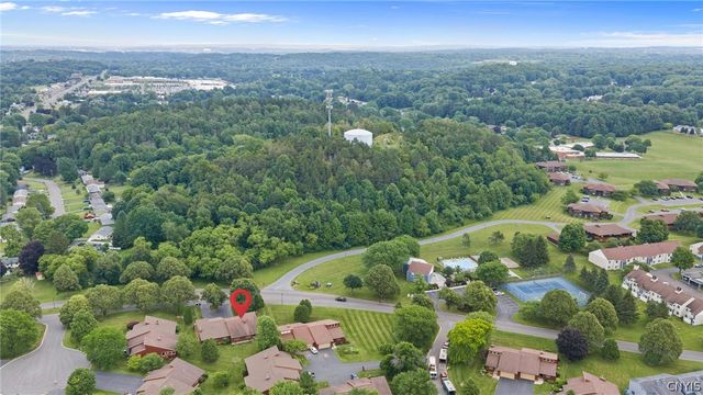 202 Weatheridge Drive, Camillus, NY 13031