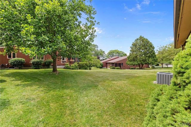 202 Weatheridge Drive, Camillus, NY 13031