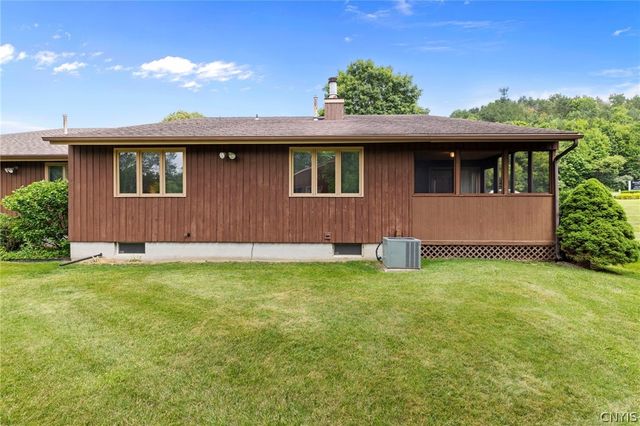 202 Weatheridge Drive, Camillus, NY 13031