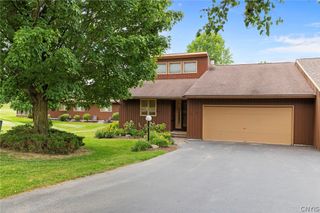 202 Weatheridge Drive, Camillus, NY 13031