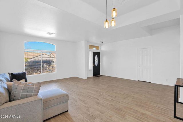 907 E GARY Lane, Phoenix, AZ 85042