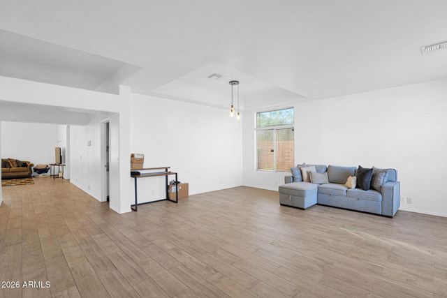 907 E GARY Lane, Phoenix, AZ 85042