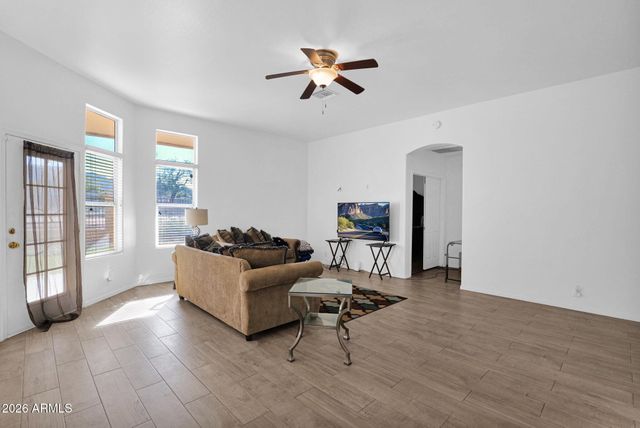 907 E GARY Lane, Phoenix, AZ 85042