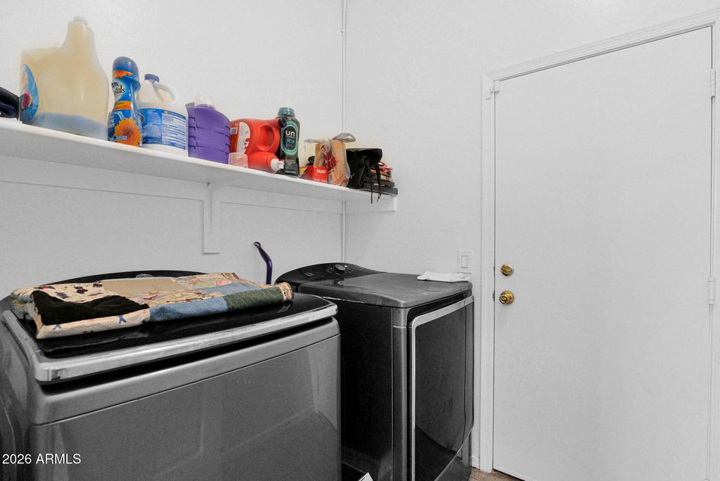 Image 14 of property listing at 907 E GARY Lane, Phoenix, AZ 85042