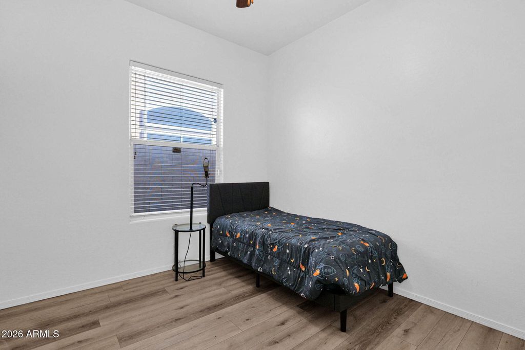 Image 16 of property listing at 907 E GARY Lane, Phoenix, AZ 85042