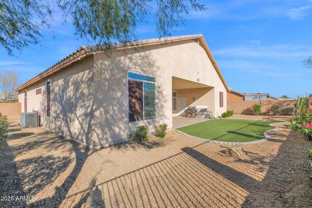 Image 22 of property listing at 907 E GARY Lane, Phoenix, AZ 85042