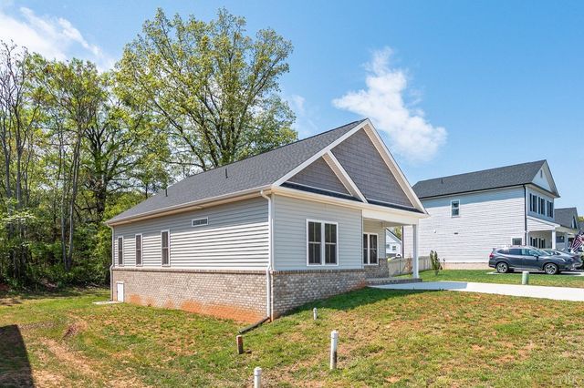456 North Avenue, Appomattox, VA 24522