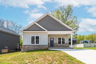 456 North Avenue, Appomattox, VA 24522