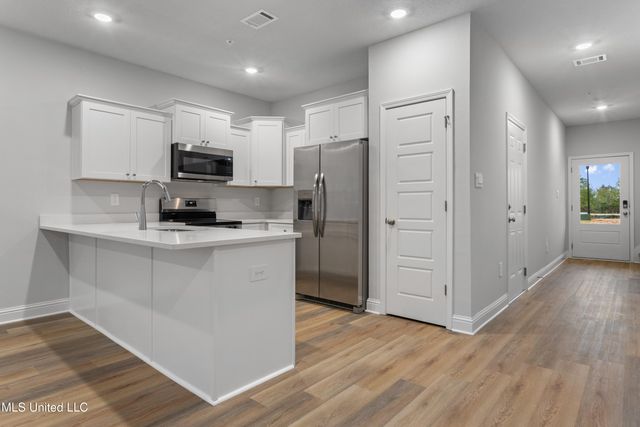 111 Harper Grove Circle, Ocean Springs, MS 39564