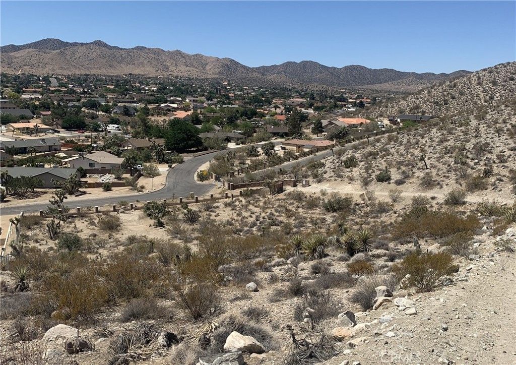Image 11 of property listing at 57910 Joshua Drive, Yucca Valley, CA 92284