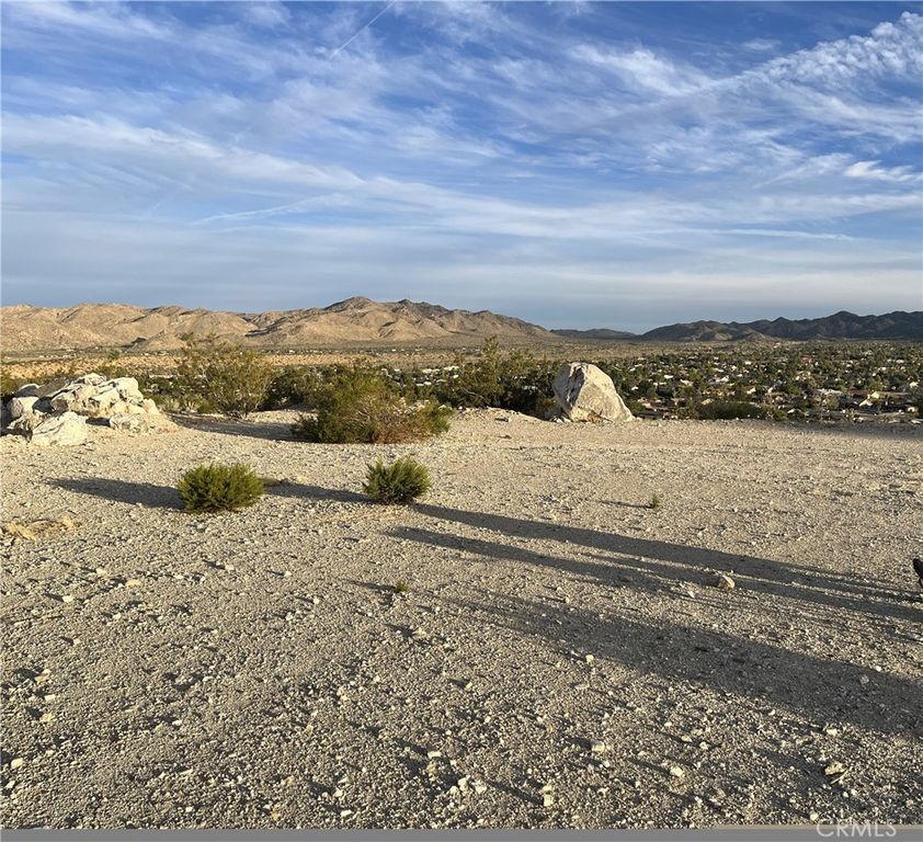 Image 13 of property listing at 57910 Joshua Drive, Yucca Valley, CA 92284