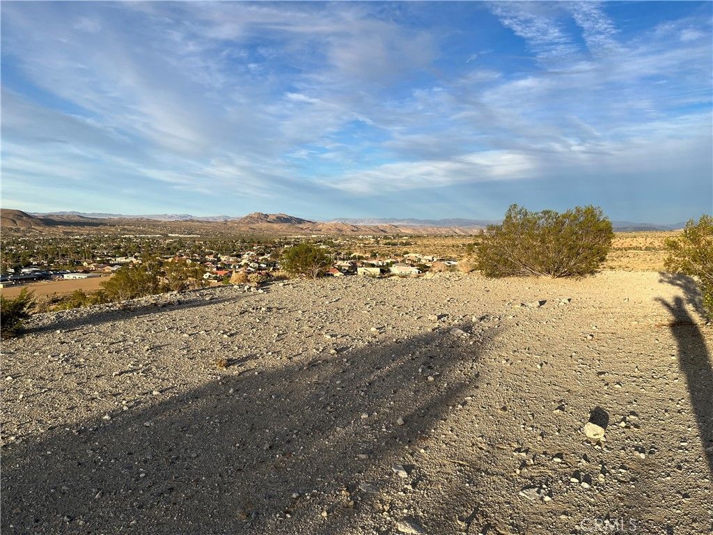 Image 14 of property listing at 57910 Joshua Drive, Yucca Valley, CA 92284