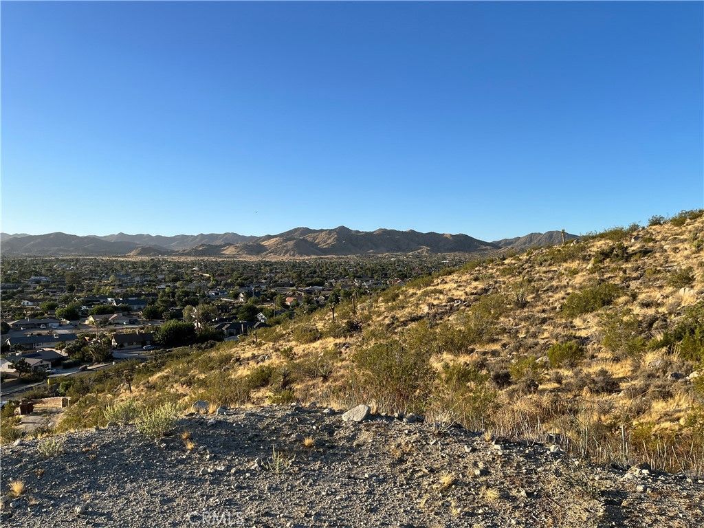 Image 18 of property listing at 57910 Joshua Drive, Yucca Valley, CA 92284