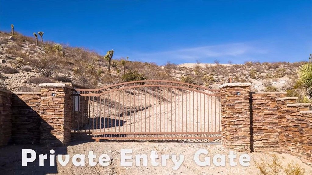 Image 6 of property listing at 57910 Joshua Drive, Yucca Valley, CA 92284