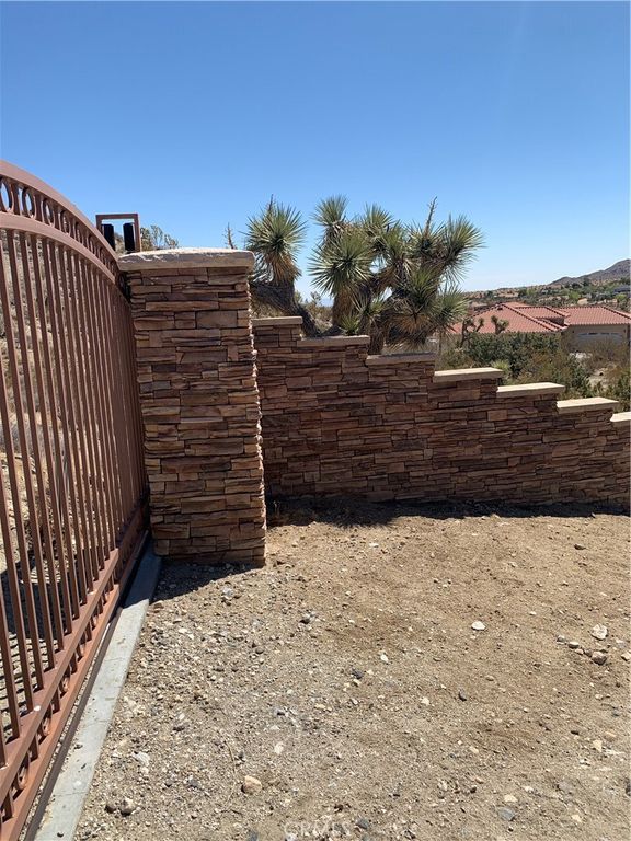 Image 7 of property listing at 57910 Joshua Drive, Yucca Valley, CA 92284