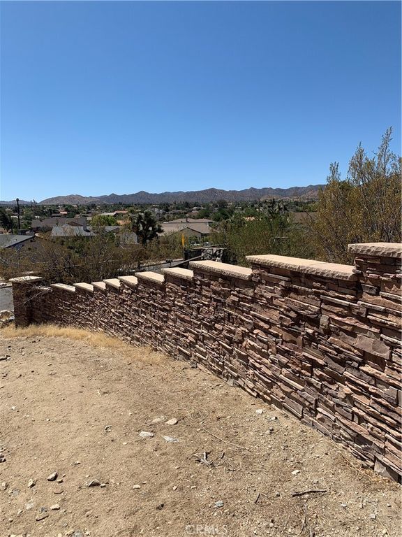 Image 8 of property listing at 57910 Joshua Drive, Yucca Valley, CA 92284