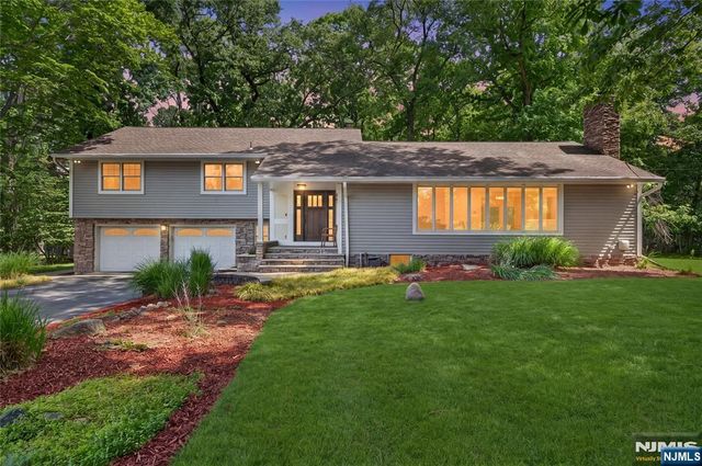 25 Cottontail Trail, Upper Saddle River, NJ 07458