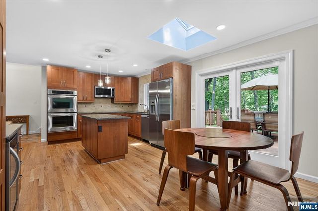 25 Cottontail Trail, Upper Saddle River, NJ 07458